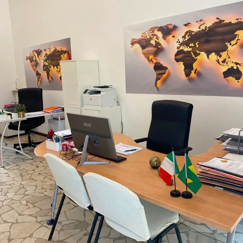 Arquivo de processos no escritório em Brescia